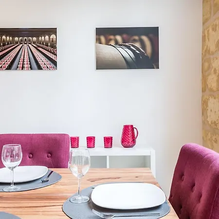 Gorgeous And Terrace In The Center דירה *