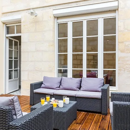 Gorgeous And Terrace In The Center דירה בורדו