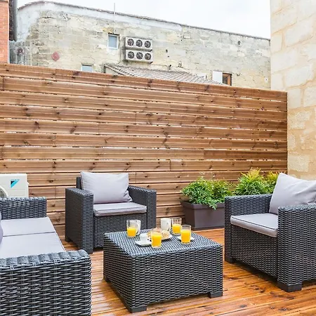 דירה Gorgeous And Terrace In The Center